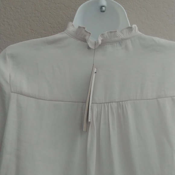 New Do +Be Long Sleeve Ruffle Blouse.Ivory Small - Picture 6 of 9